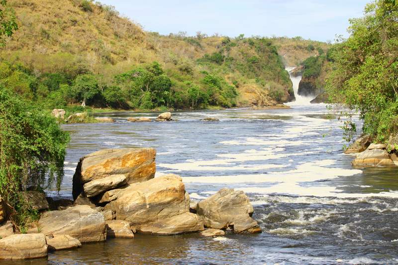 Can I hike to the top of Murchison Falls?