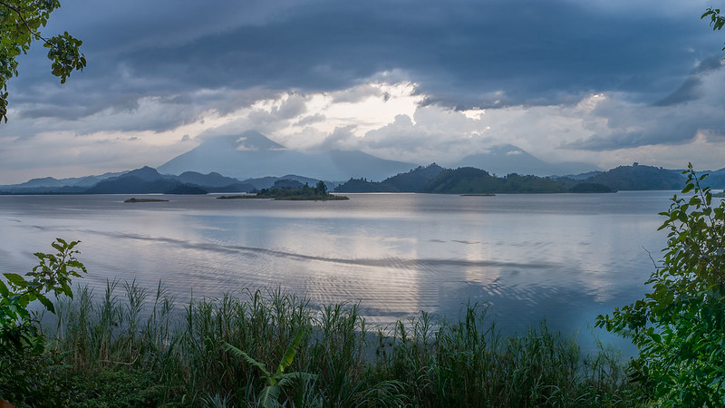 Things to do and see around Lake Mutanda