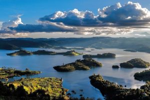 Read more about the article Honey moon suggestions at Lake Bunyonyi