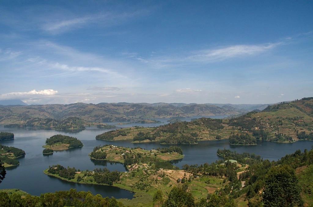You are currently viewing  How Big is Lake Bunyonyi 