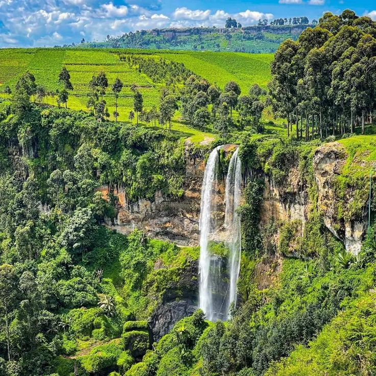 You are currently viewing Traveling to Uganda in 2026–2027