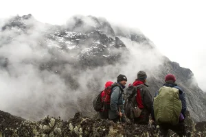 Read more about the article What to pack for a mountain hike