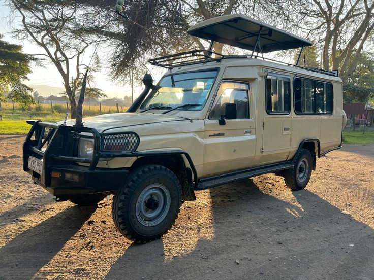 Read more about the article Why Hire a 4×4 Vehicle for a Ugandan Safari?