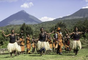 Read more about the article How Your Safari Can Support Local Communities